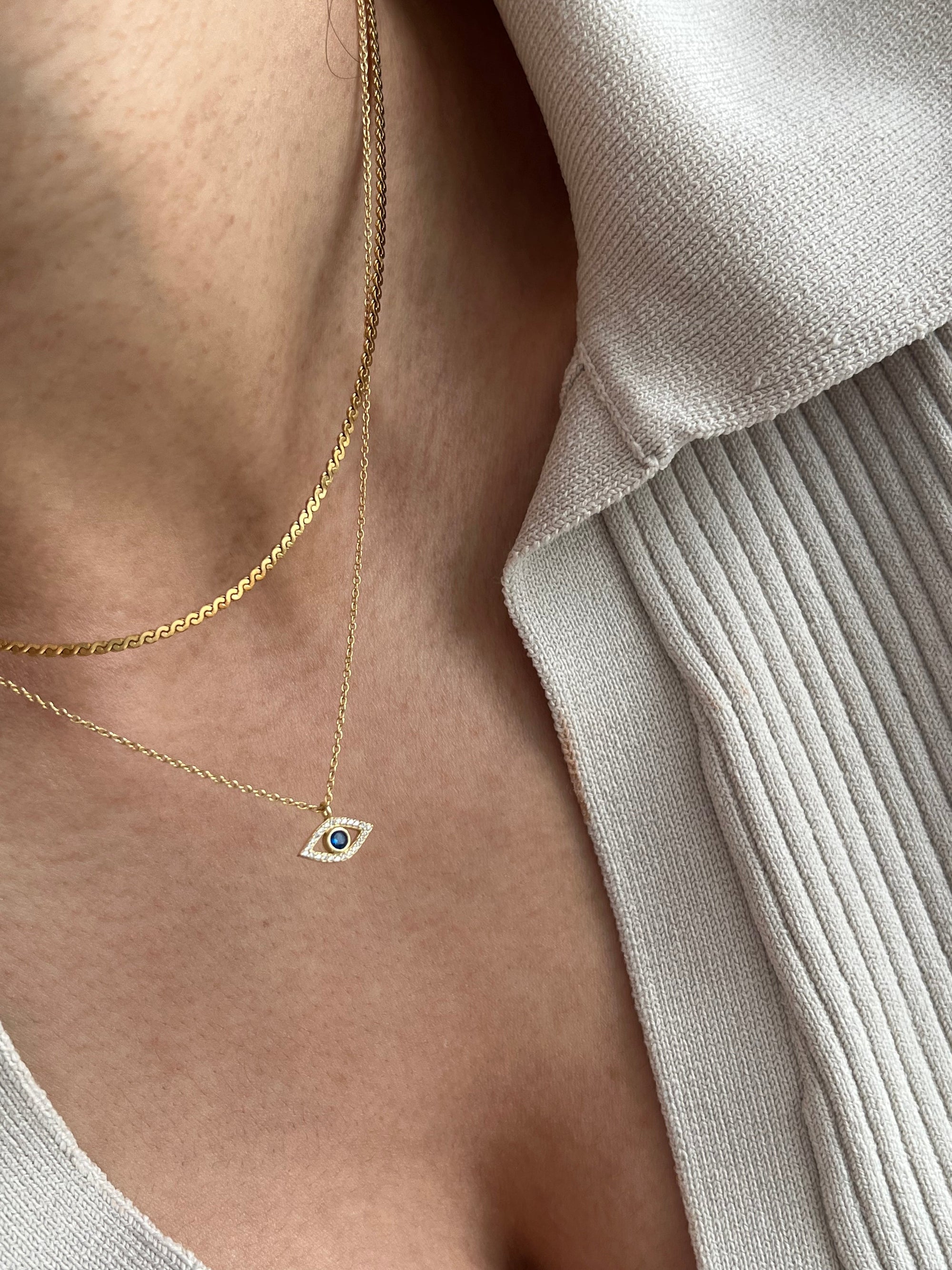 Collier à l'œil de vampire