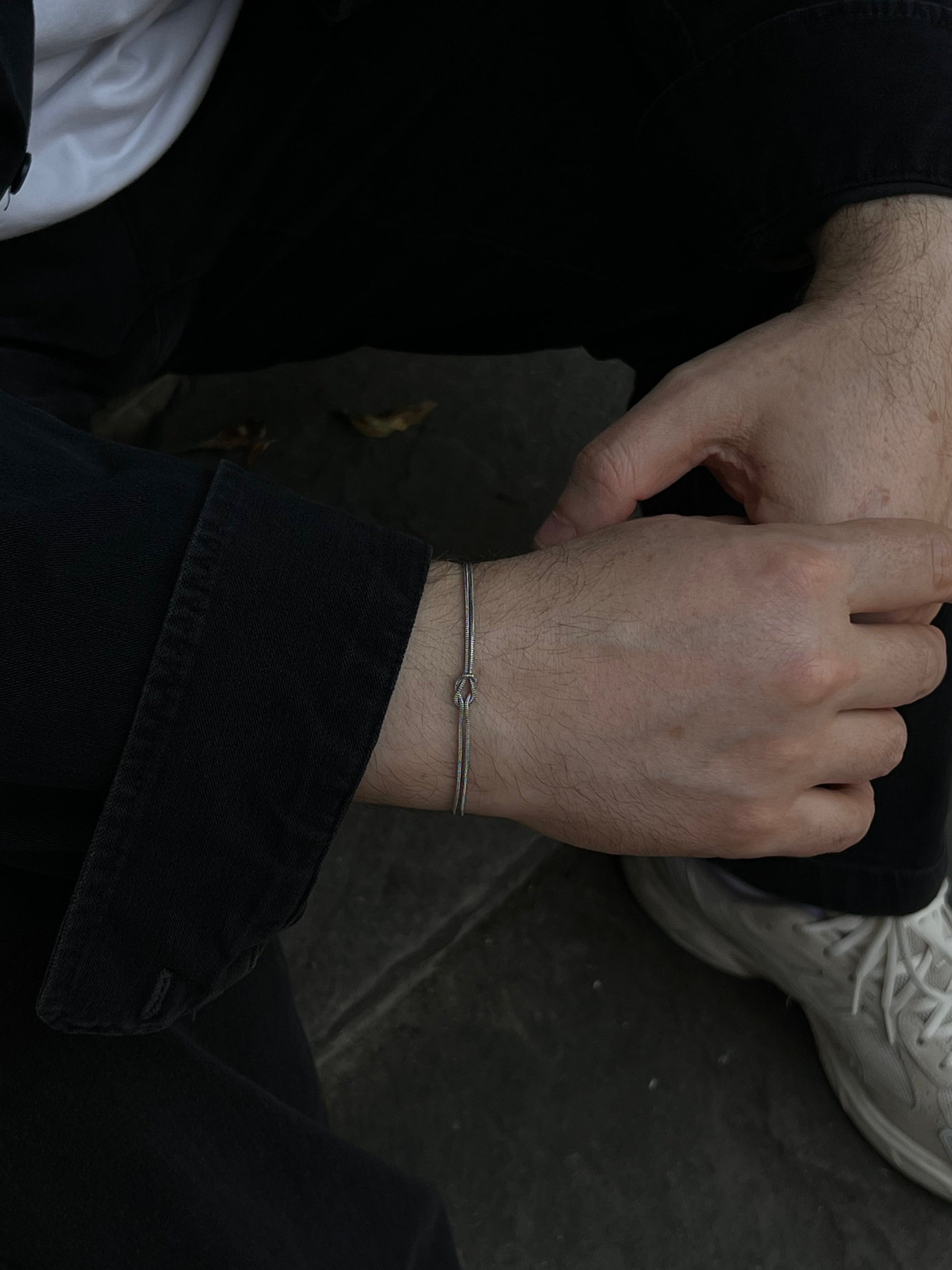 ensemble de bracelets à nœud assortis