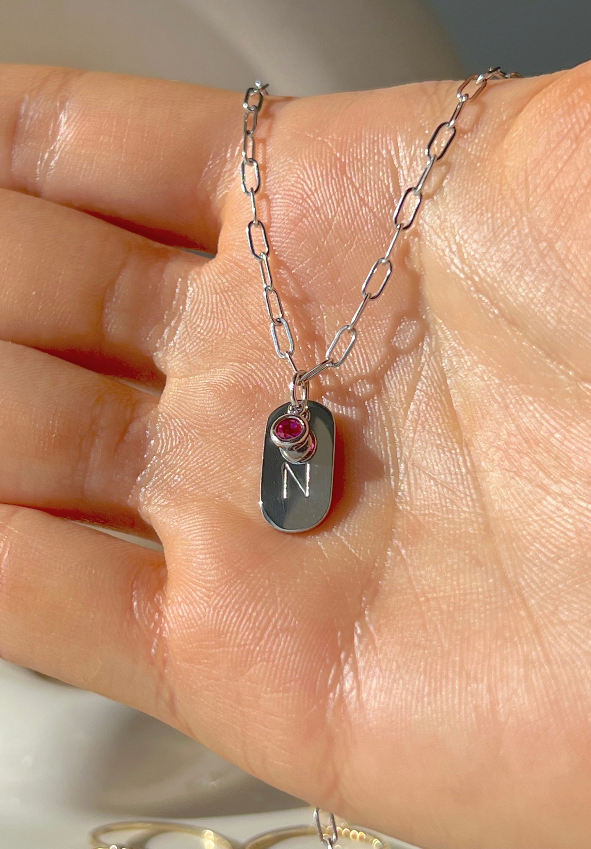 Collier à breloques initiales