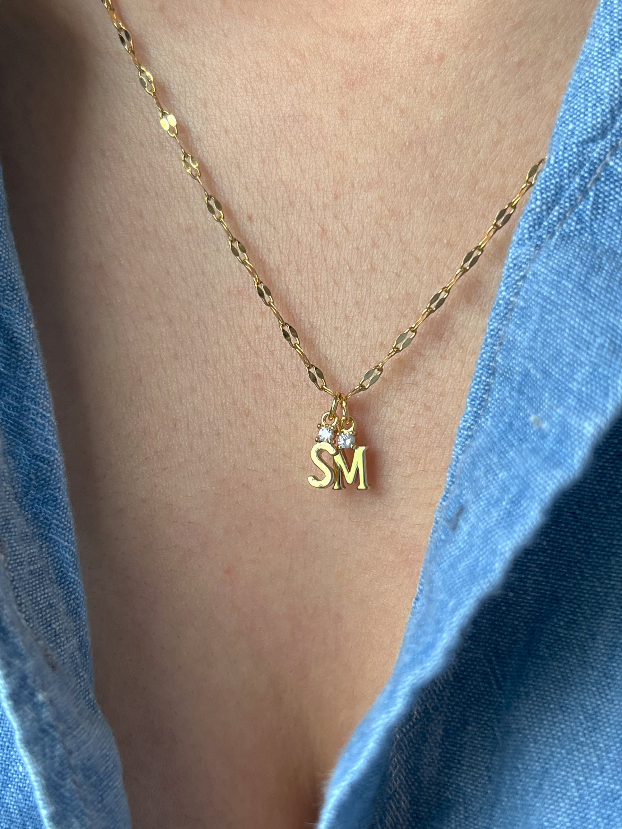 Collier à breloques initiales
