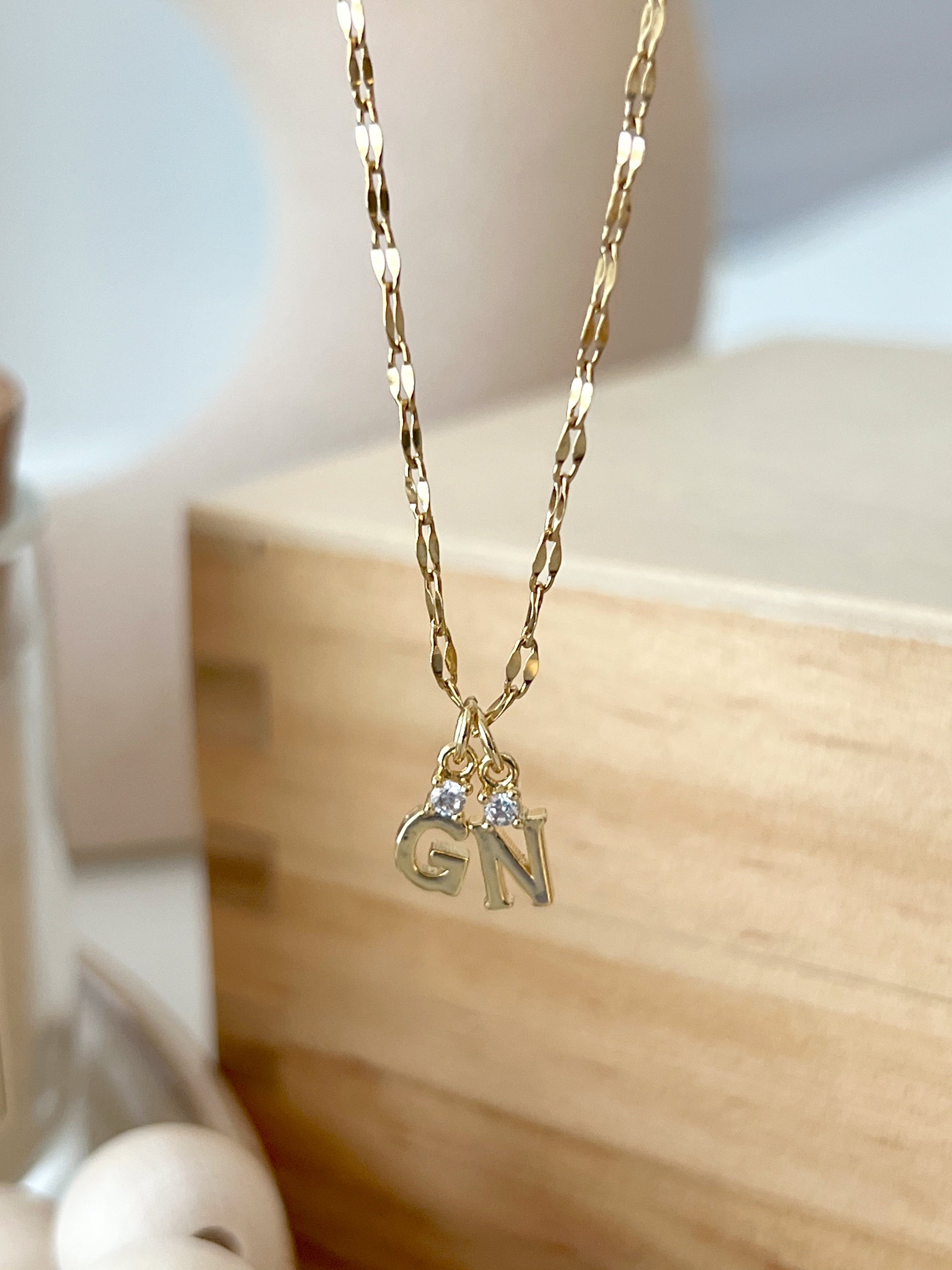 Collier à breloques initiales