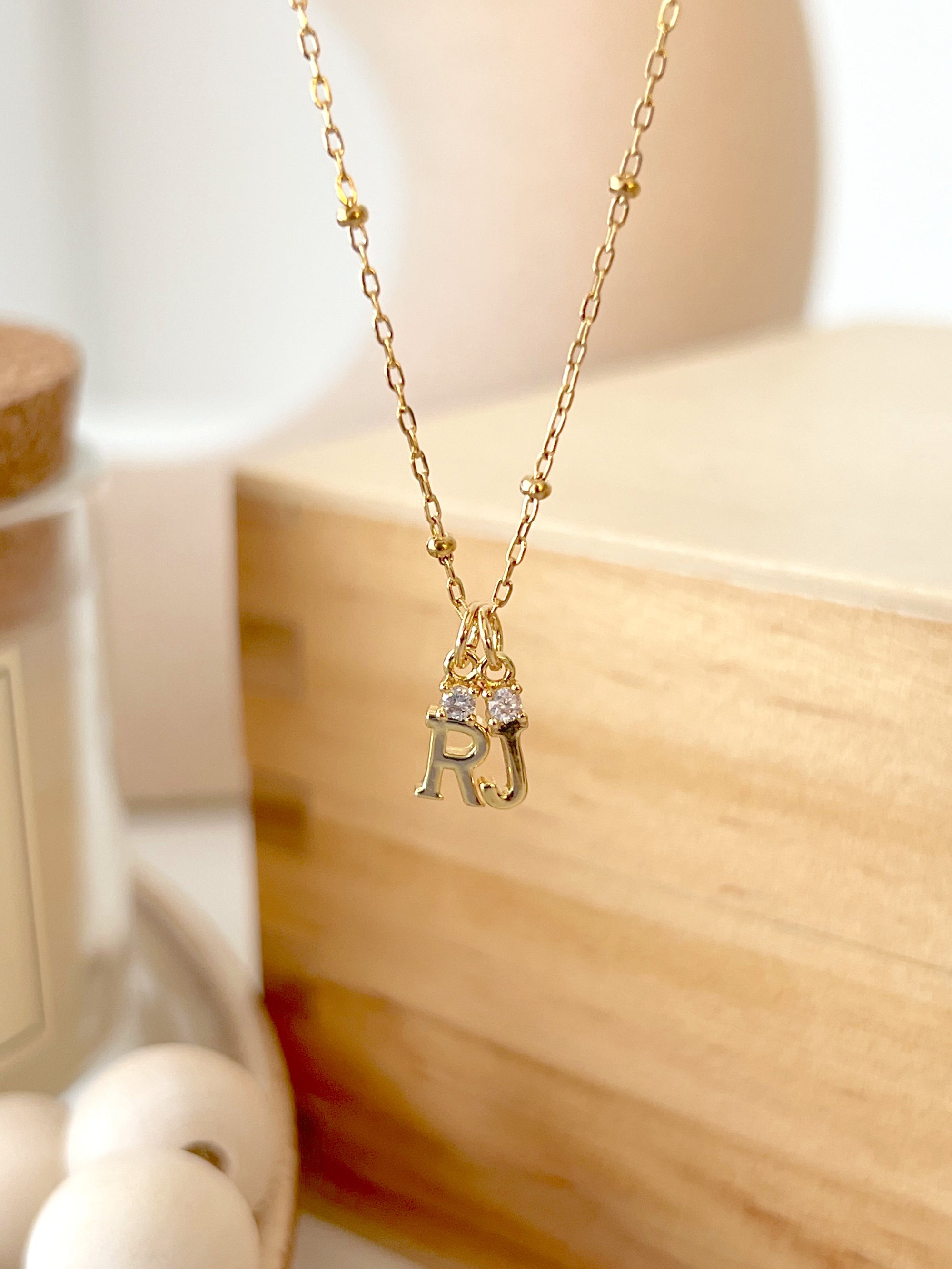 Collier à breloques initiales