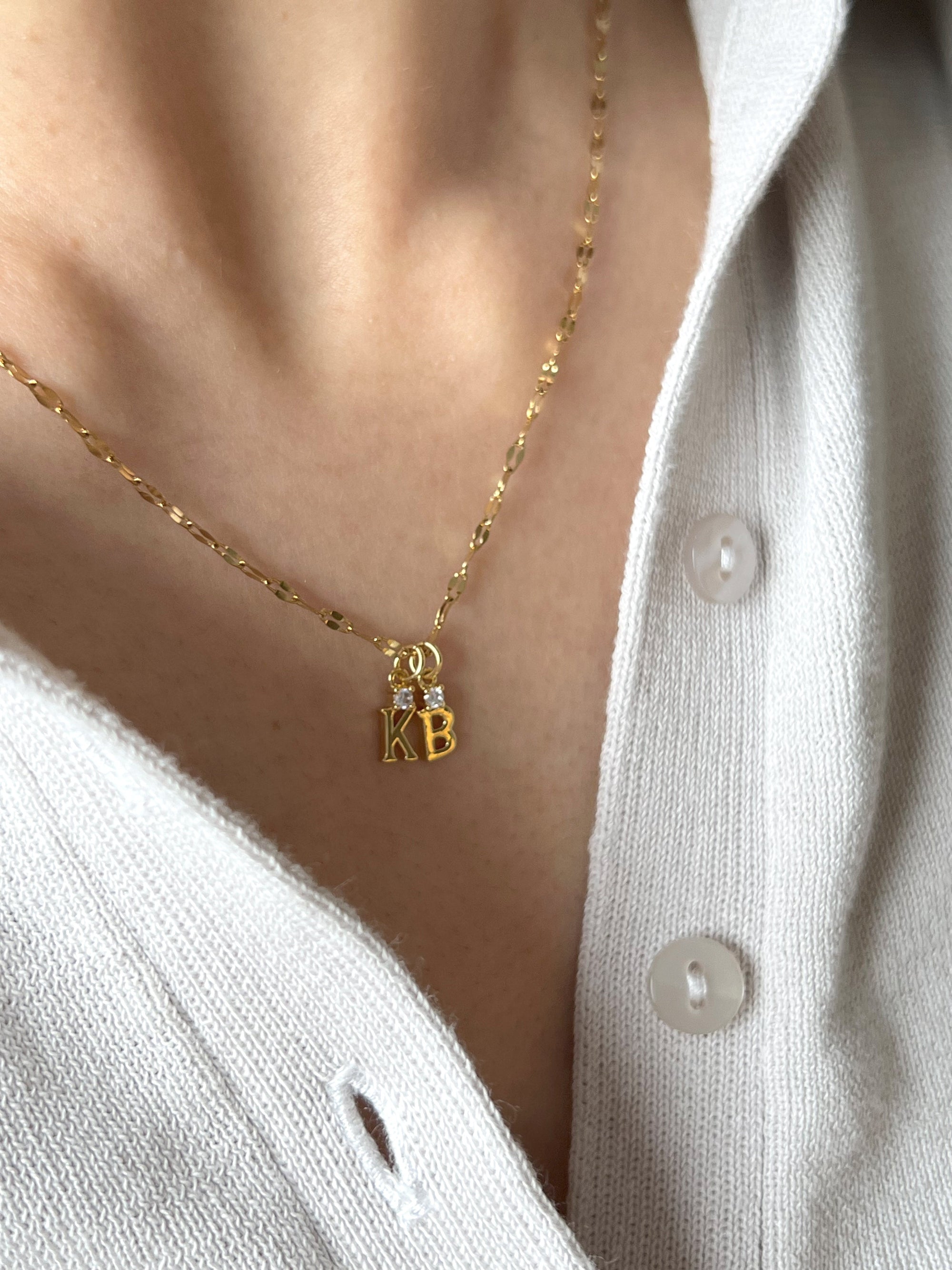 Collier à breloques initiales