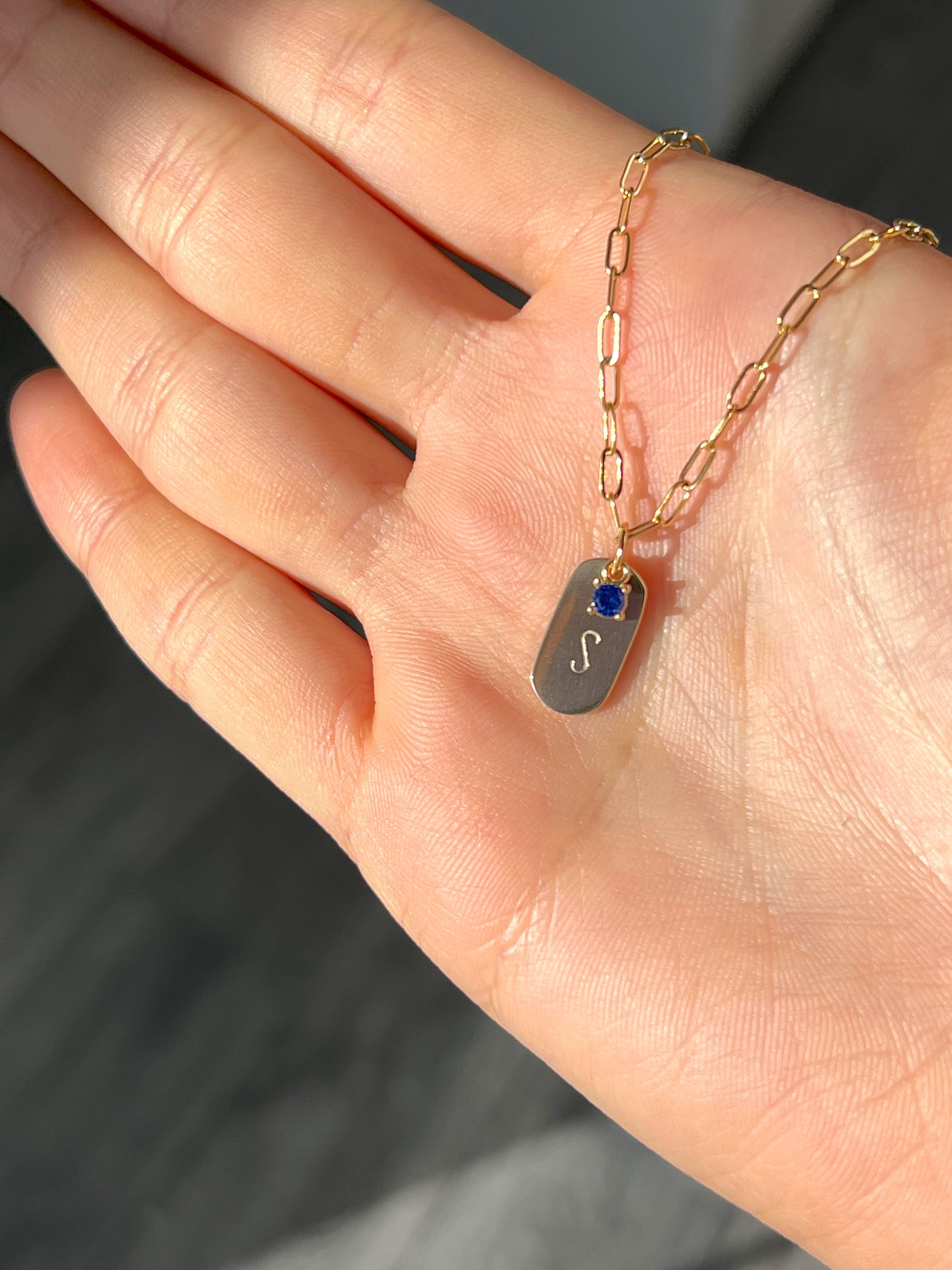 Collier à breloques initiales