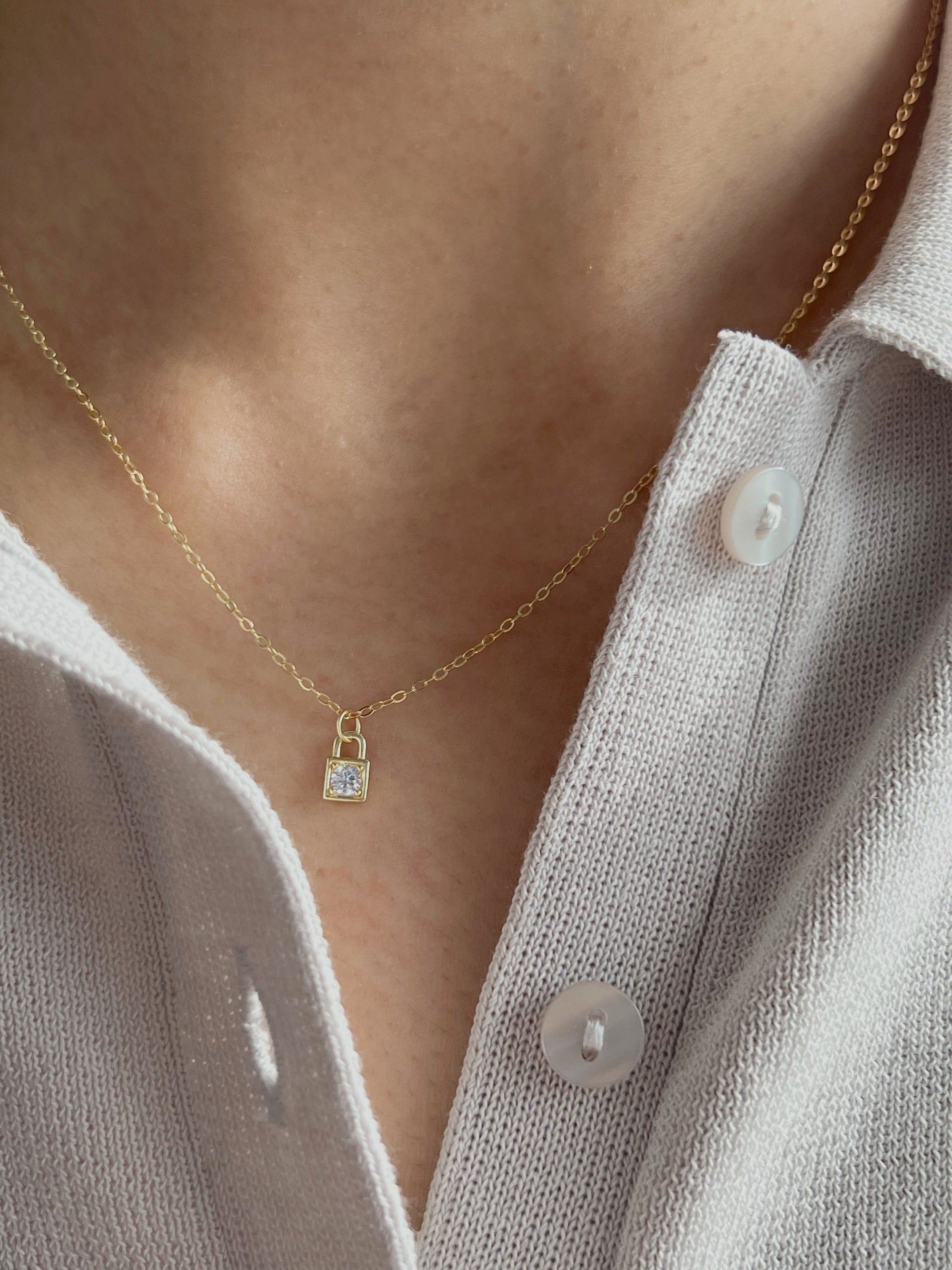 Collier à petit verrou