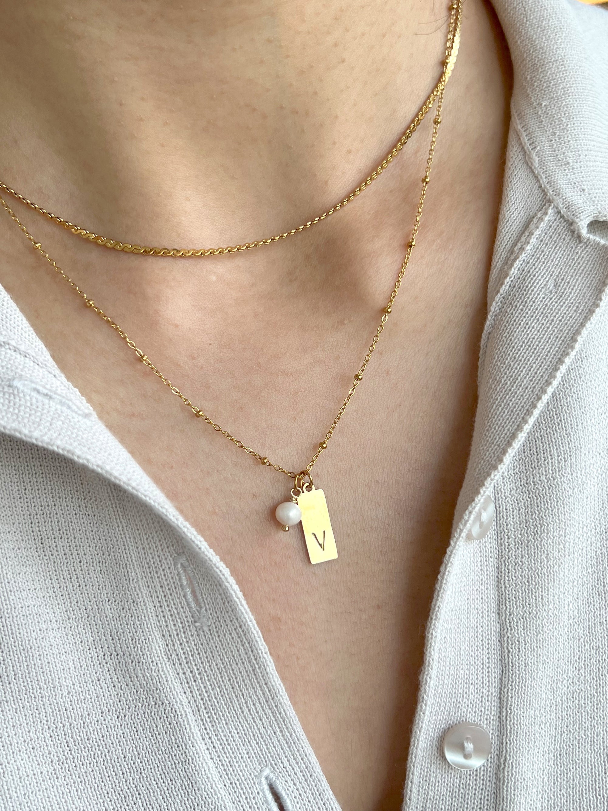 Collier initiale de juin