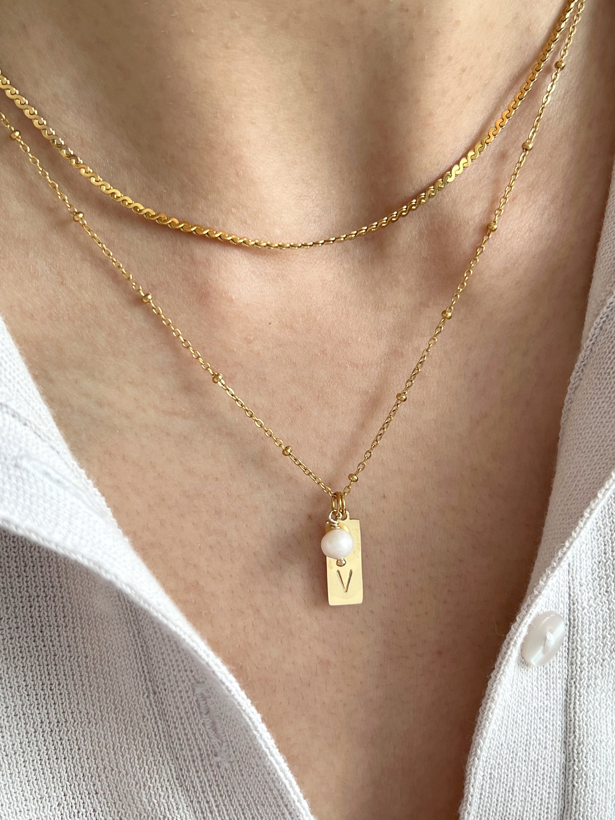Collier initiale de juin