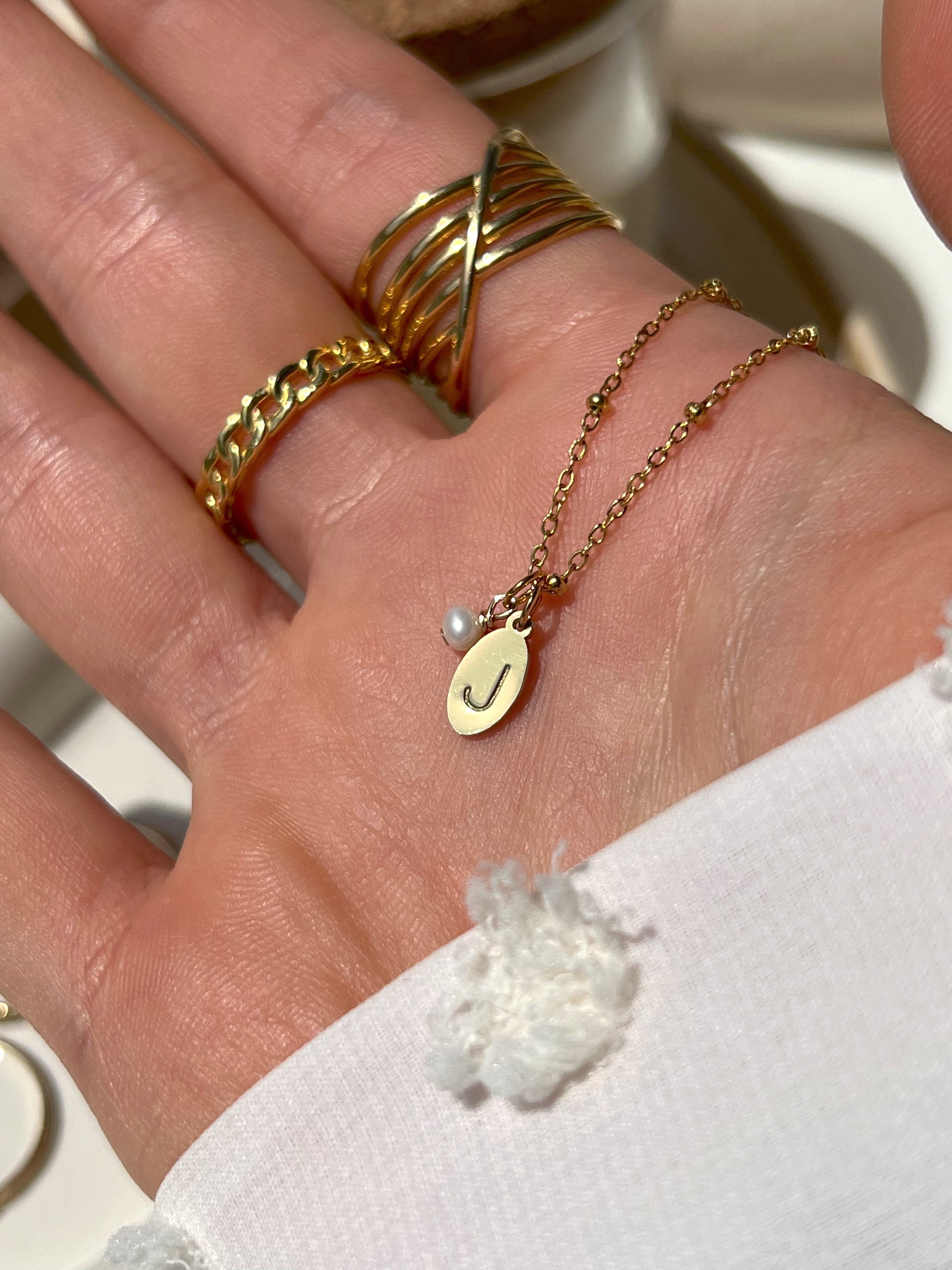 Collier initiale de juin