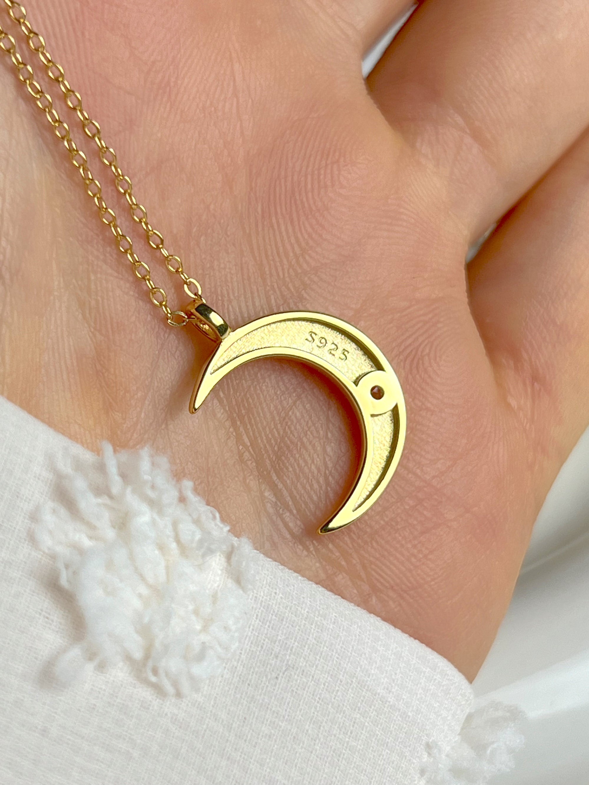 Collier en forme de croissant en diamant