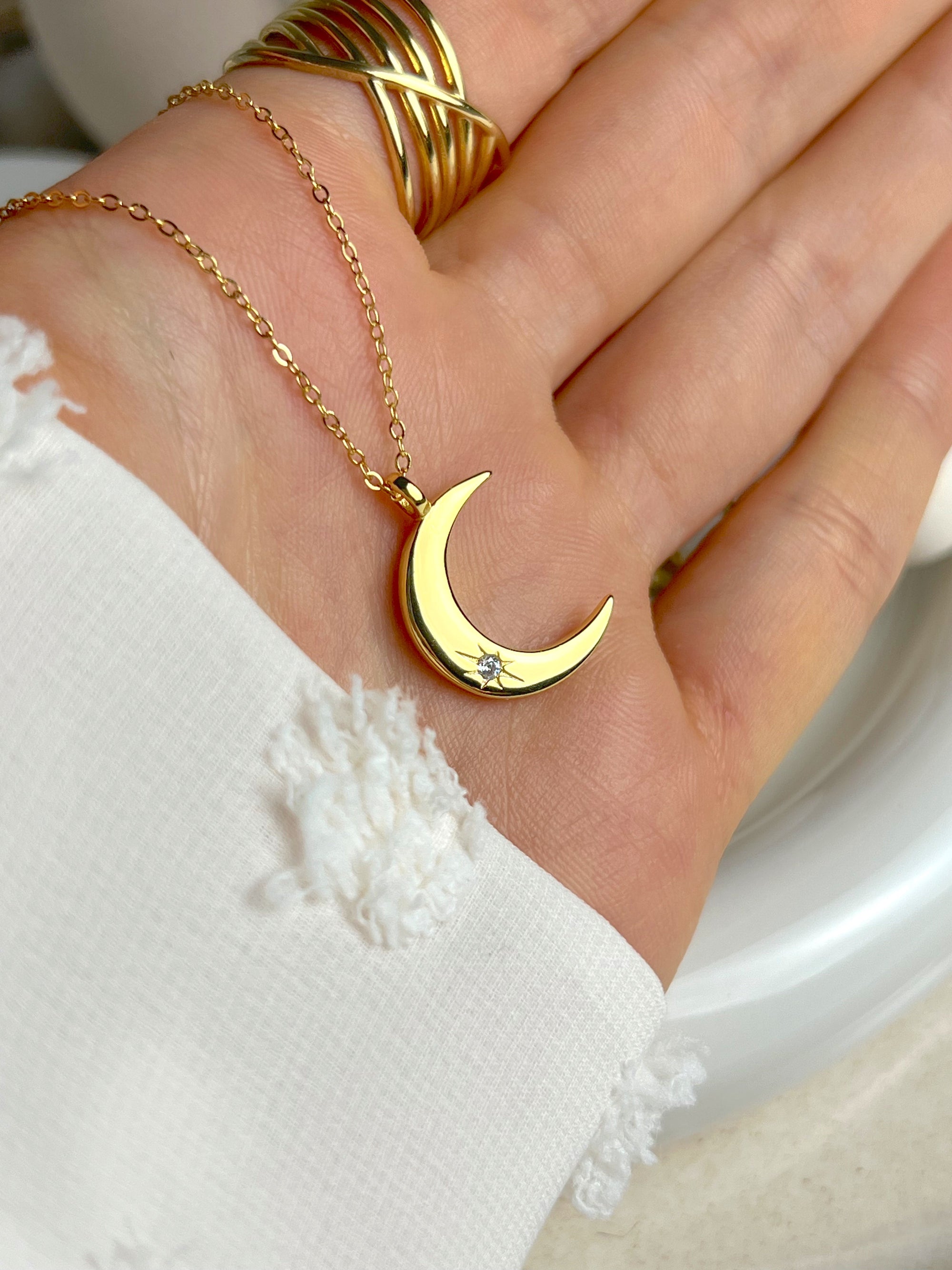 Collier en forme de croissant en diamant