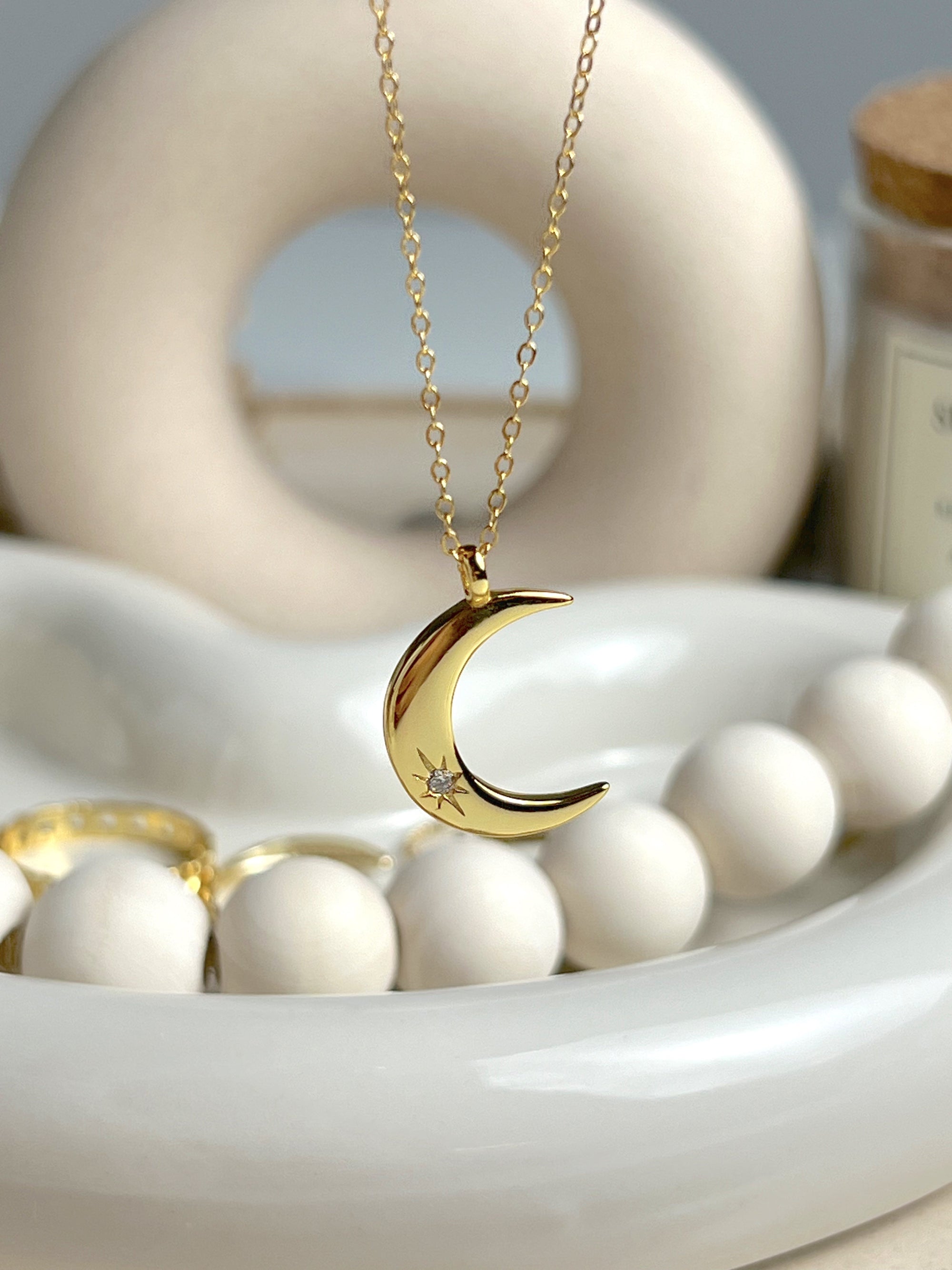 Collier en forme de croissant en diamant
